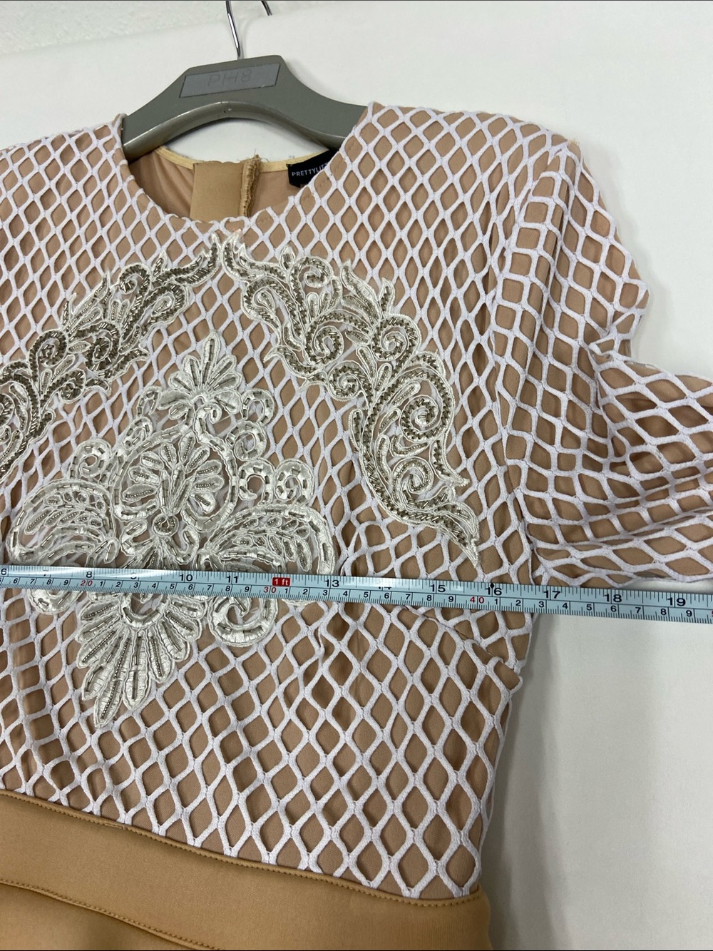 NWT Pretty Little Appliqué Detail Big Ruffle Performance, Mini Dress Size 10 - Picture 15 of 16
